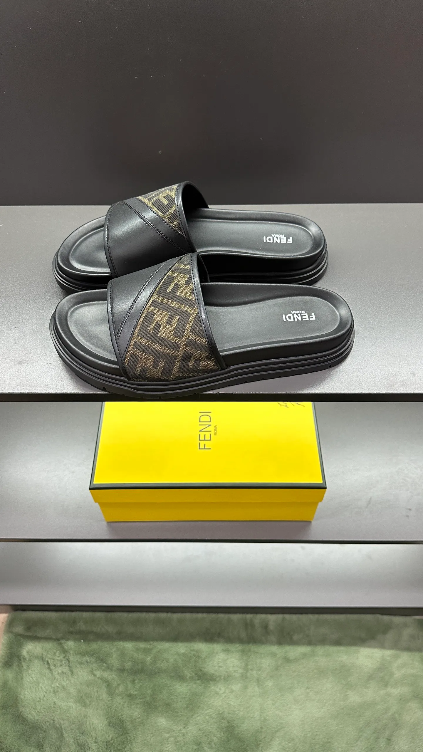 P300 [Fendi Slippers] High-end men's shoes brand, official website 1:1 latest masterpiece: original mold customization, fabrics made of imported original materials, upgraded outsole, lighter and non-slip. The market's top quality, simple yet tasteful, a must-have for fashionistas, fashionable at your feet, full of confidence, the same style at the counter 👍The season of summer slippers is here. Code: 38-45, 46 order